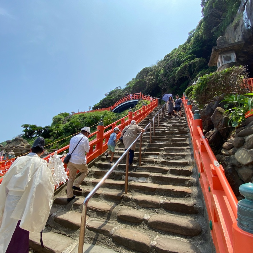 鵜戸神宮玉橋前の階段